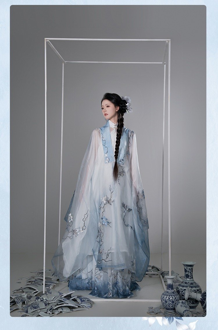 Ming Dynasty Hanfu Mamianqun [Blue and White Porcelain]