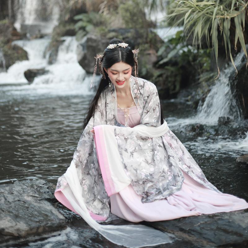 Spring Ming Dynasty Hanfu