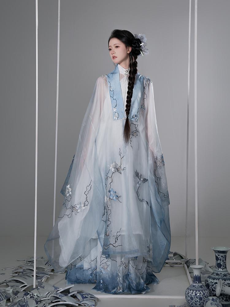 Ming Dynasty Hanfu Mamianqun [Blue and White Porcelain]