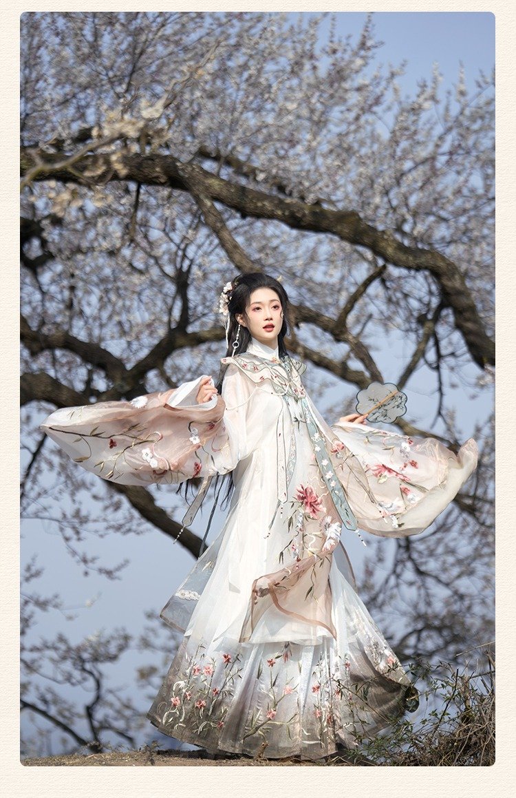 Original Ming Dynasty Hanfu [Candle Leaf] Mamianqun – CharmDynasty.com