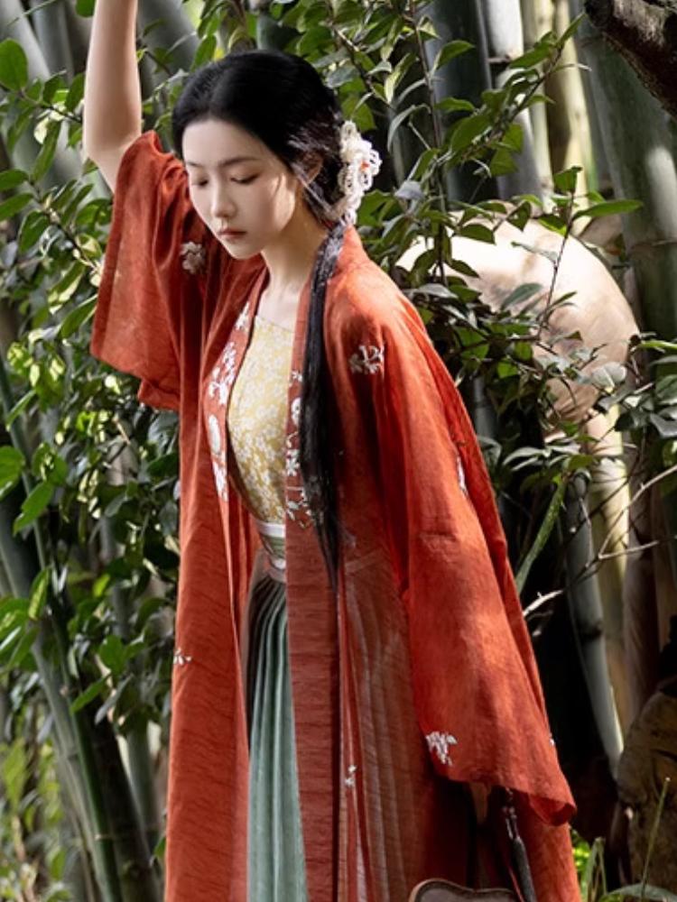 Spring Straight-Collared Double-Breasted Gown (Song Dynasty Hanfu)